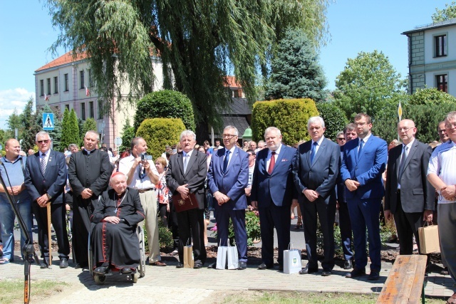 Poświęcenie pomnika św. abp. Bilczewskiego w Wilamowicach