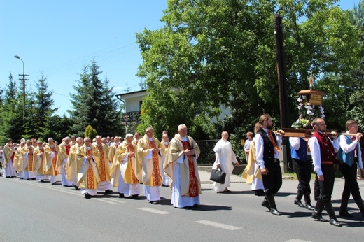 Poświęcenie pomnika św. abp. Bilczewskiego w Wilamowicach