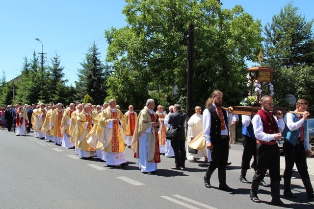 Poświęcenie pomnika św. abp. Bilczewskiego w Wilamowicach