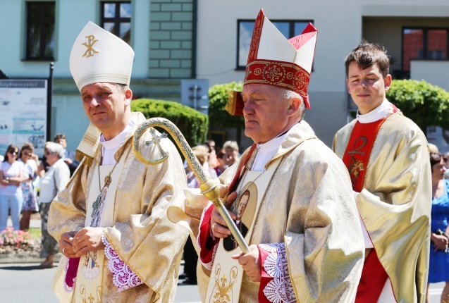 Poświęcenie pomnika św. abp. Bilczewskiego w Wilamowicach