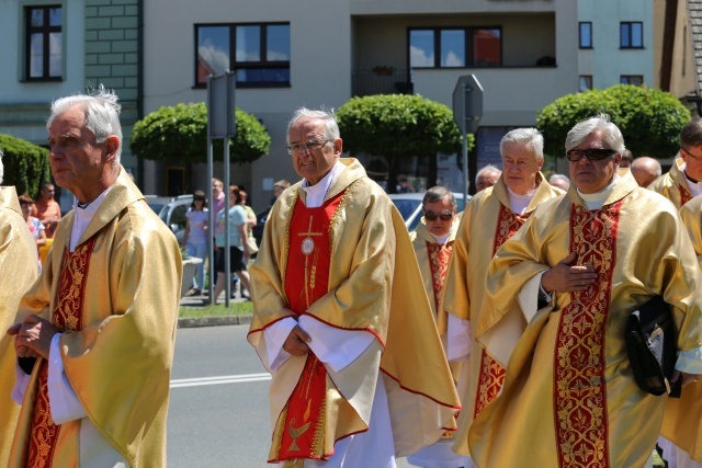 Poświęcenie pomnika św. abp. Bilczewskiego w Wilamowicach