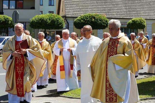 Poświęcenie pomnika św. abp. Bilczewskiego w Wilamowicach