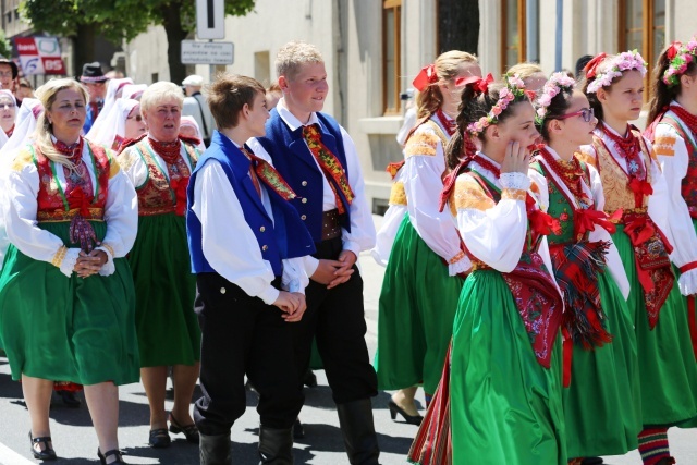 Poświęcenie pomnika św. abp. Bilczewskiego w Wilamowicach