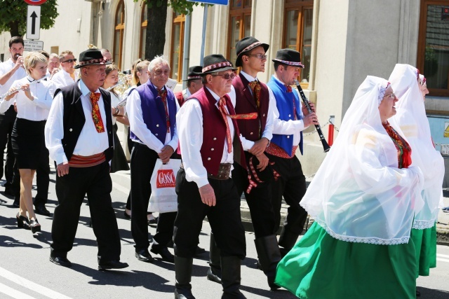 Poświęcenie pomnika św. abp. Bilczewskiego w Wilamowicach