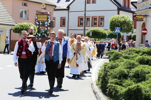 Poświęcenie pomnika św. abp. Bilczewskiego w Wilamowicach