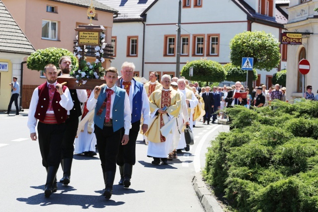 Poświęcenie pomnika św. abp. Bilczewskiego w Wilamowicach