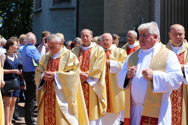 Poświęcenie pomnika św. abp. Bilczewskiego w Wilamowicach