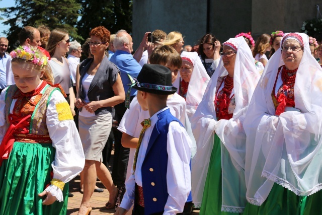 Poświęcenie pomnika św. abp. Bilczewskiego w Wilamowicach