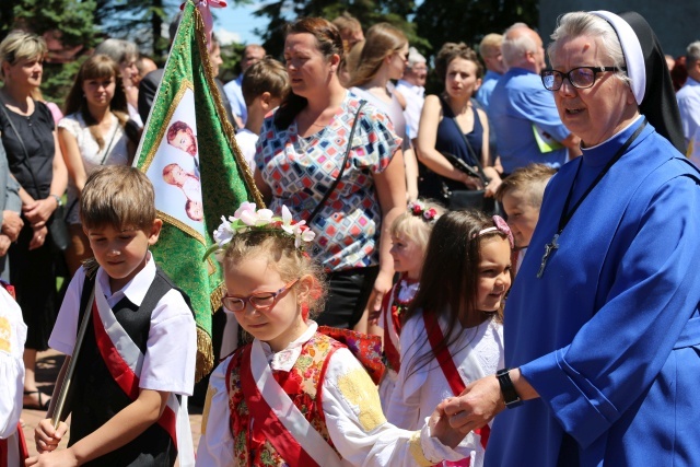 Poświęcenie pomnika św. abp. Bilczewskiego w Wilamowicach