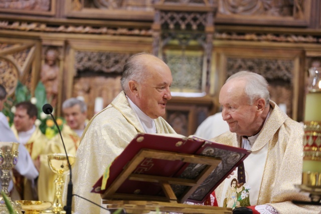 Poświęcenie pomnika św. abp. Bilczewskiego w Wilamowicach