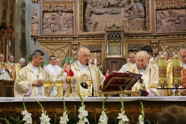 Poświęcenie pomnika św. abp. Bilczewskiego w Wilamowicach