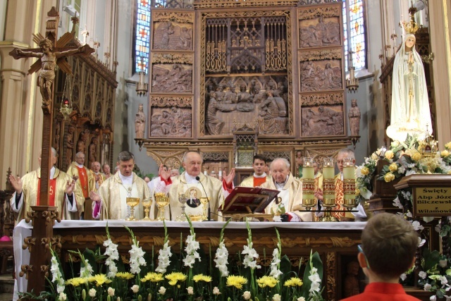 Poświęcenie pomnika św. abp. Bilczewskiego w Wilamowicach