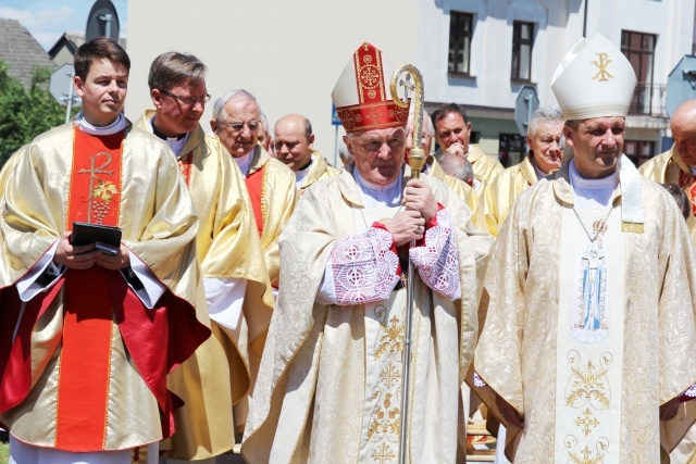 Poświęcenie pomnika św. abp. Bilczewskiego w Wilamowicach