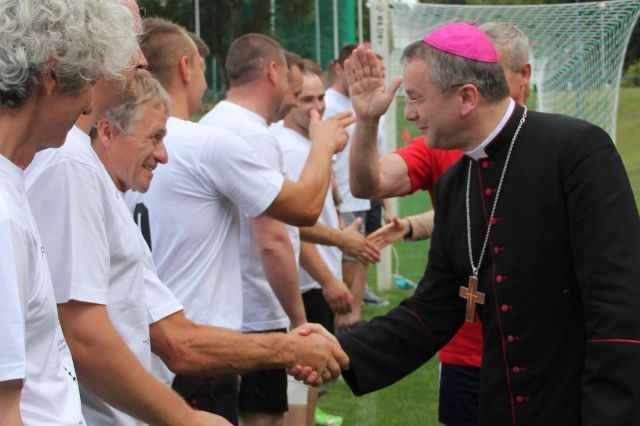 Nauka wrażliwości i konkretna pomoc