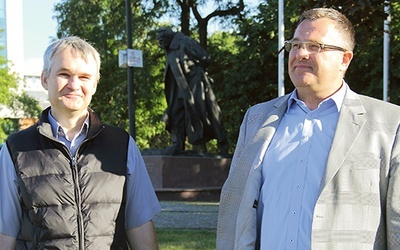 	Mariusz Wilczyński (z lewej) i Piotr Dowżenko współtworzyli FMW Gdańsk w 1984 roku.