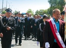 W uroczystościach wziął udział prezydent Andrzej Duda i przewodniczący „Solidarności” Piotr Duda. Na zdjęciu: przemarsz ze Stanisławówki na Stary Rynek.