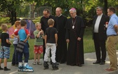 Abp Wiktor Skworc na osiedlu Kaufhaus