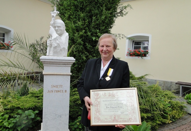 Małgorzata Oliwka - kancelistka z papieskim orderem
