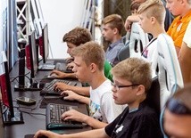 Gracze, fani e-sportów, gamingu i rywalizacji on-line podczas Silesia Open Championships w katowickiej galerii Silesia City Center.