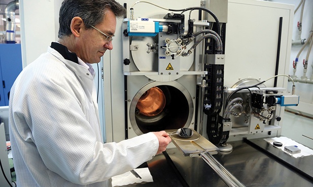Dr inż. Włodzimierz Strupiński z Instytutu Technologii Materiałów Elektronicznych w Warszawie, zajmującego się technologią wytwarzania grafenu.