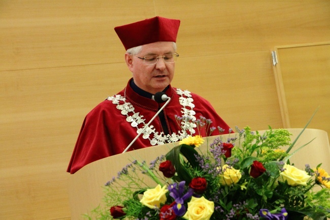 Doktorat h.c. UPJPII dla ks. prof. Michała Hellera