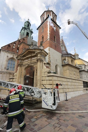 Ćwiczenia strażaków na Wawelu