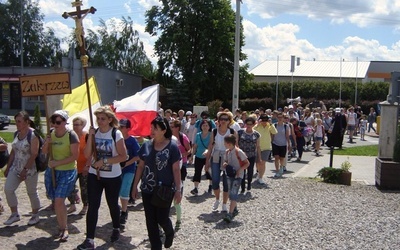 Pielgrzymi w drodze do Błotnicy