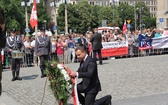 Prezydent Andrzej Duda składa wieniec przed pomnikiem W. Korfantego w Katowicach