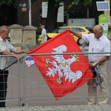 Prezydent Andrzej Duda składa wieniec przed pomnikiem W. Korfantego w Katowicach