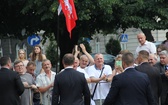 Prezydent Andrzej Duda składa wieniec przed pomnikiem J. Piłsudskiego w Katowicach