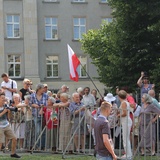 Prezydent Andrzej Duda składa wieniec przed pomnikiem J. Piłsudskiego w Katowicach