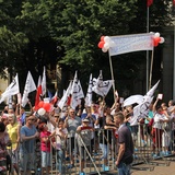 Prezydent Andrzej Duda składa wieniec przed pomnikiem J. Piłsudskiego w Katowicach