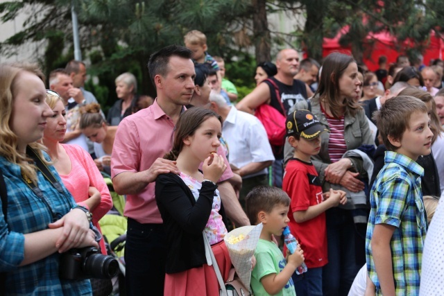 Piknik rodzinny w bielskiej parafii NSPJ 2016