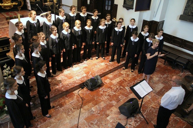 Puellae Orantes w Tuchowie