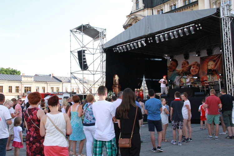 Koncert na sądeckim rynku