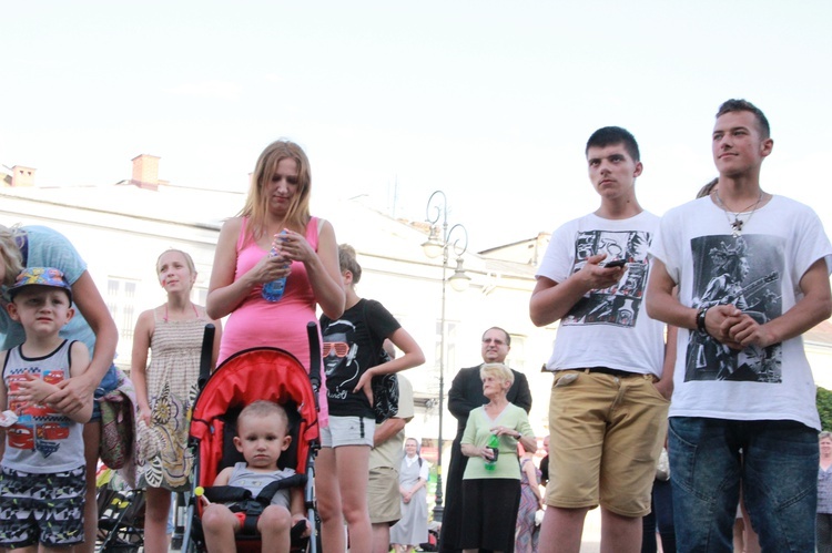 Koncert na sądeckim rynku