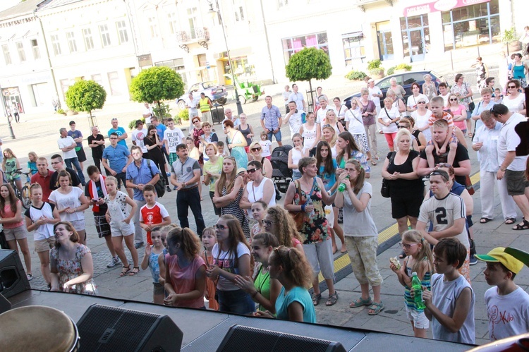 Koncert na sądeckim rynku