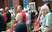 Abp Skworc błogosławi wizerunek Niepokalanej Jutrzenki Wolności w Katowicach