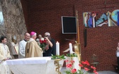 Abp Skworc błogosławi wizerunek Niepokalanej Jutrzenki Wolności w Katowicach