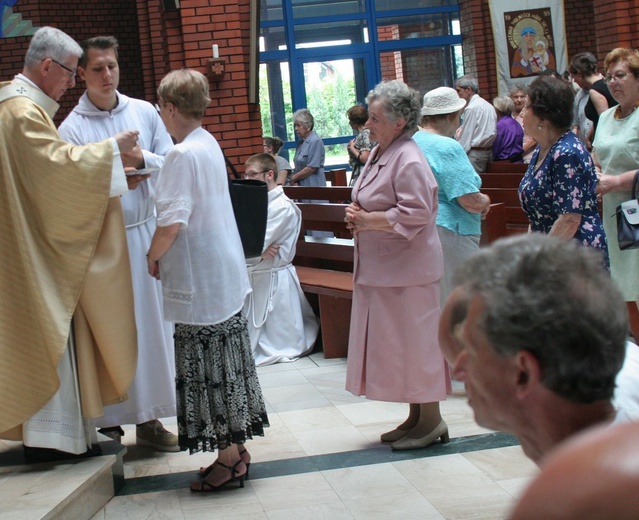 Abp Skworc błogosławi wizerunek Niepokalanej Jutrzenki Wolności w Katowicach