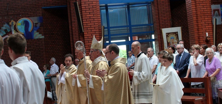 Abp Skworc błogosławi wizerunek Niepokalanej Jutrzenki Wolności w Katowicach