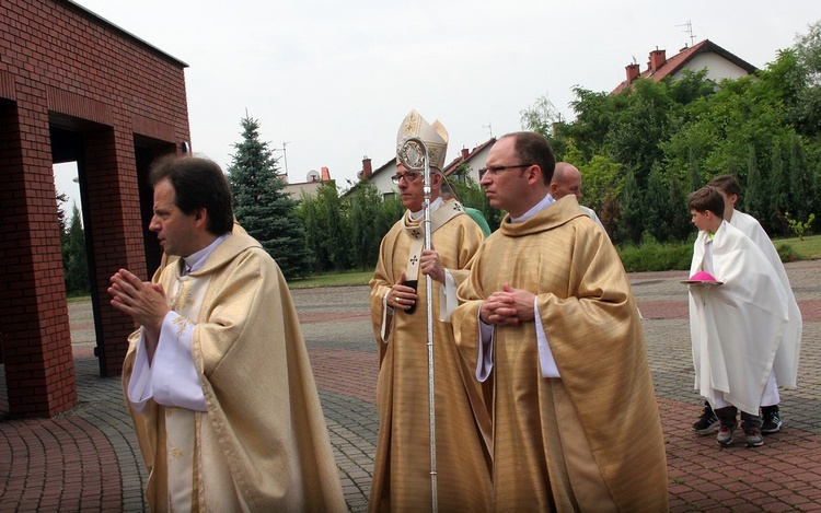 Abp Skworc błogosławi wizerunek Niepokalanej Jutrzenki Wolności w Katowicach