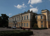 Dawny pałac jest obecnie siedzibą Instytutu Ogrodniacwa