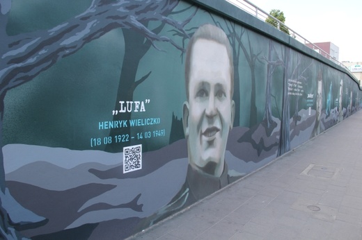 Mural z wizerunkami żołnierzy niezłomnych