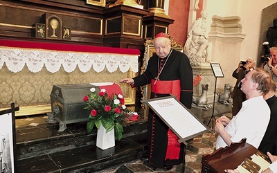 – Mam nadzieję, że ten wielki kapłan i wielki syn naszej ojczyzny rychło doczeka się wyniesienia na ołtarze – powiedział kard. Dziwisz przy trumnie ks. Piotra Skargi.