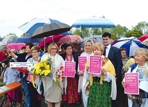 Nie zapominają też o wsparciu duchownym. Niedawno pielgrzymowały do Ludźmierza, trzymając w ręku Różową Kartkę Życia.