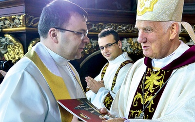 ▲	Ksiądz Krzysztof Iwaniszyn przestał być ojcem duchownym w seminarium.
