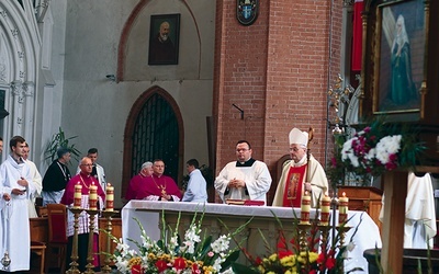 	Zwieńczeniem uroczystości był koncert organowy prof. Oskara Gottlieba Blarra z Düsseldorfu w katedrze  św. Jana. Równocześnie przez całą sobotę w Kwidzynie trwał Jarmark Dorotański.