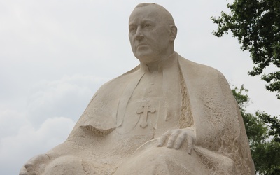 Pomnik kard. Hlonda jest już w Katowicach