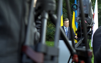 Partia Janukowycza opłacała i skrajną prawicę i lewicę